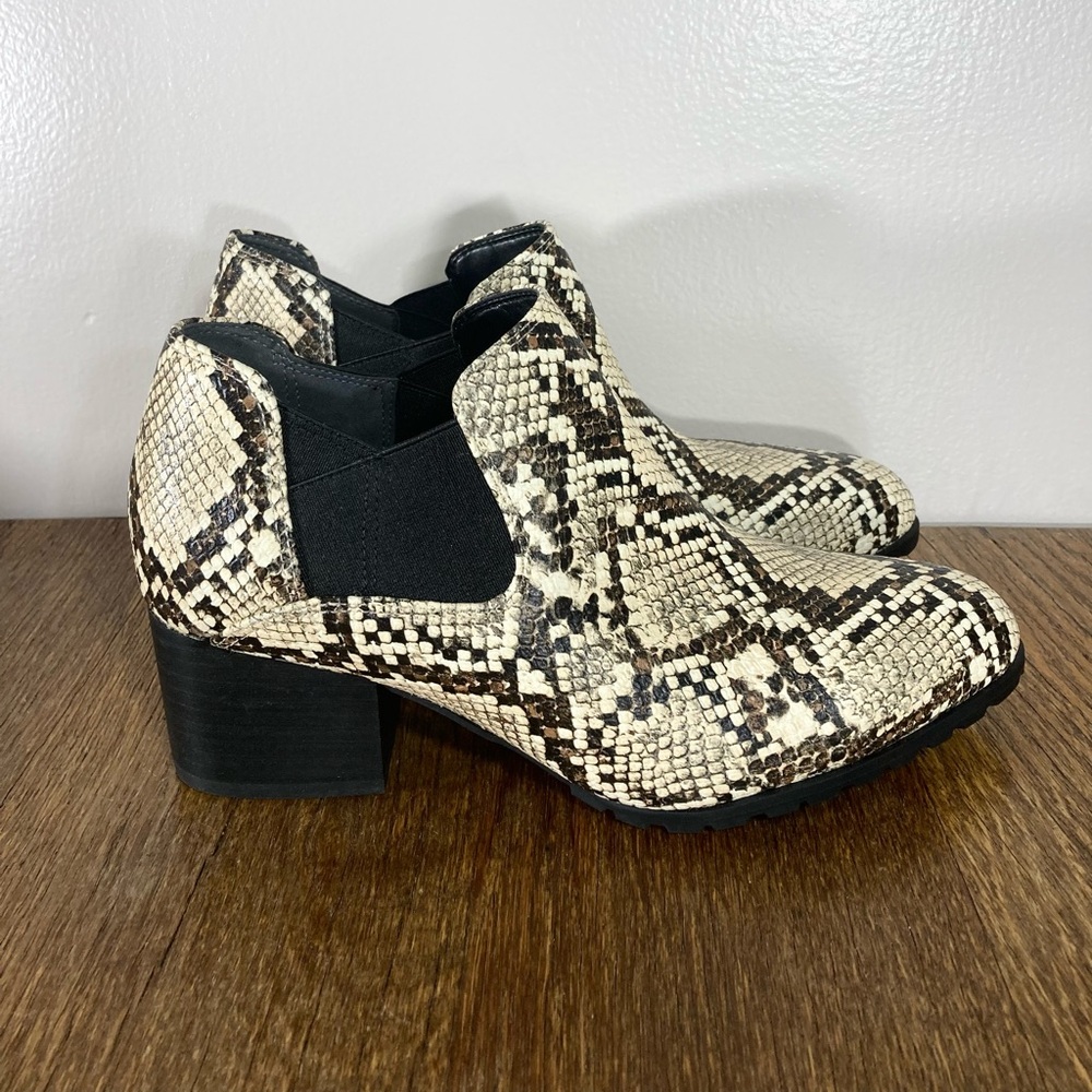 New Vionic Belmont Ankle Boot in Ivory Multi Snake Print Leather Womens Size 6